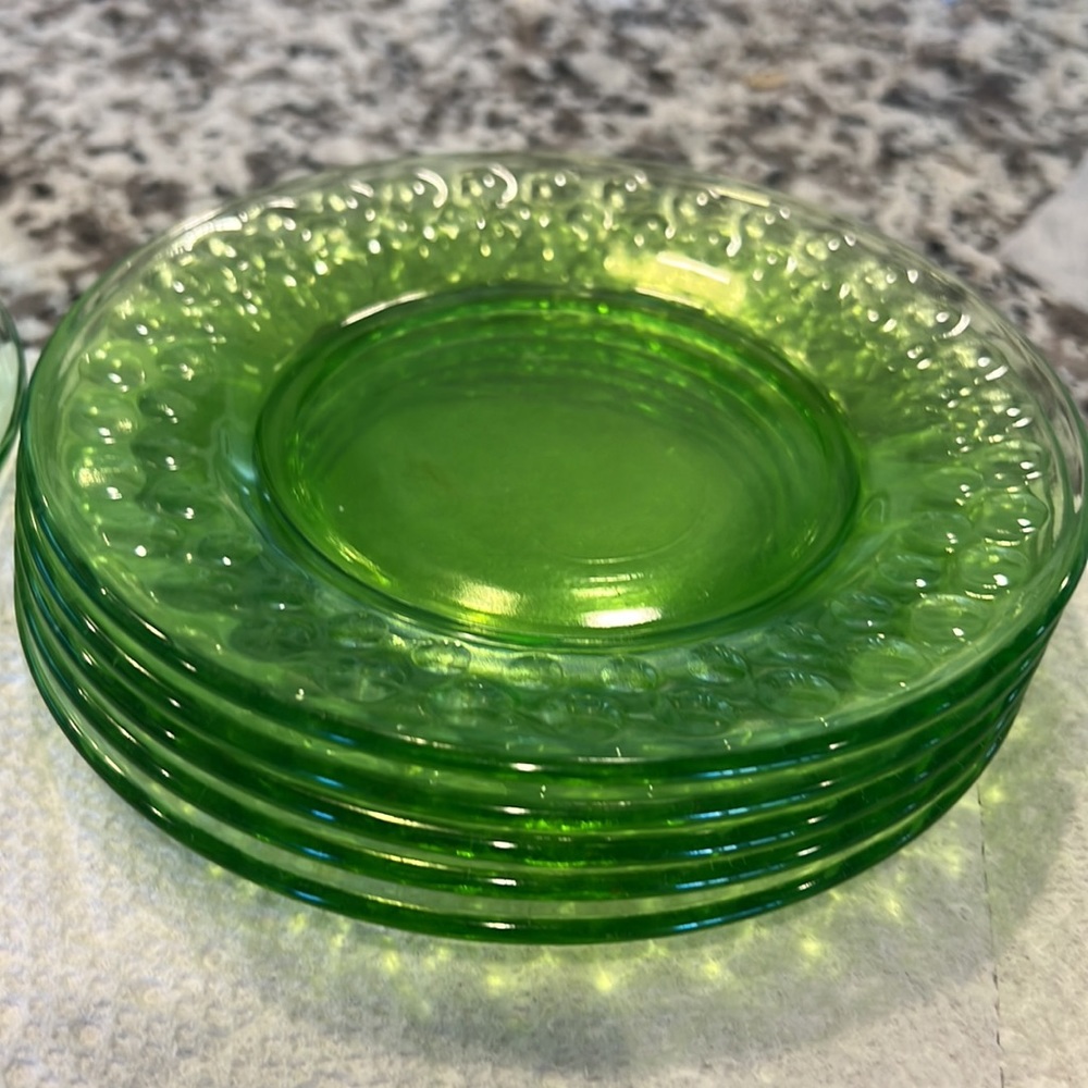 1930s Depression/ Uranium Glass Set of 5 Federal Raindrop Pattern Dessert Plates - Picture 7 of 7